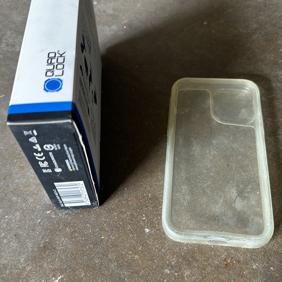 Quad lock weather proof charger & cover for iPhone - Picture 3 of 3